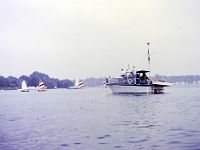 Dia-00064  Das Motorboot von Victor Ferber war bei SCOH-Regatten das Startschiff